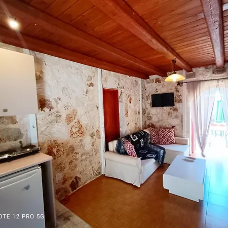 בית נופש Spasmata Village Stone Maisonette Minia