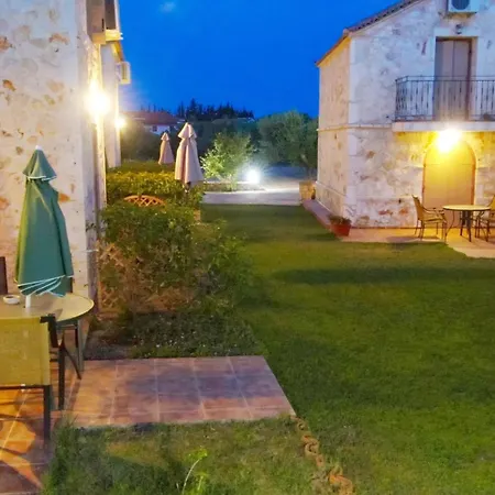 בית נופש Spasmata Village Stone Maisonette *